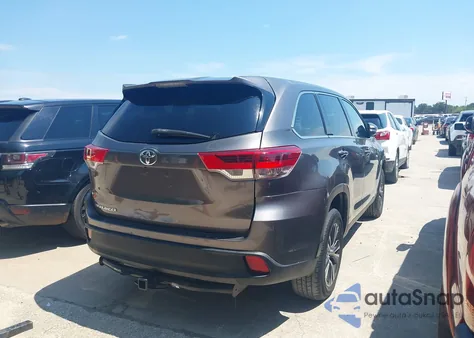 2019 Toyota Highlander Le z USA, uszkodzony, nr VIN 5TDZZRFH4KS303149
